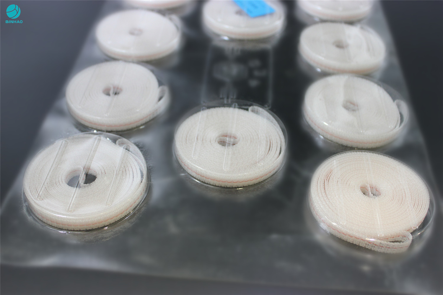 Beberapa Warna Putih Nylon Fungsi Garniture Tape Untuk Suku Cadang Mesin Rokok Dalam Panjang 4020mm