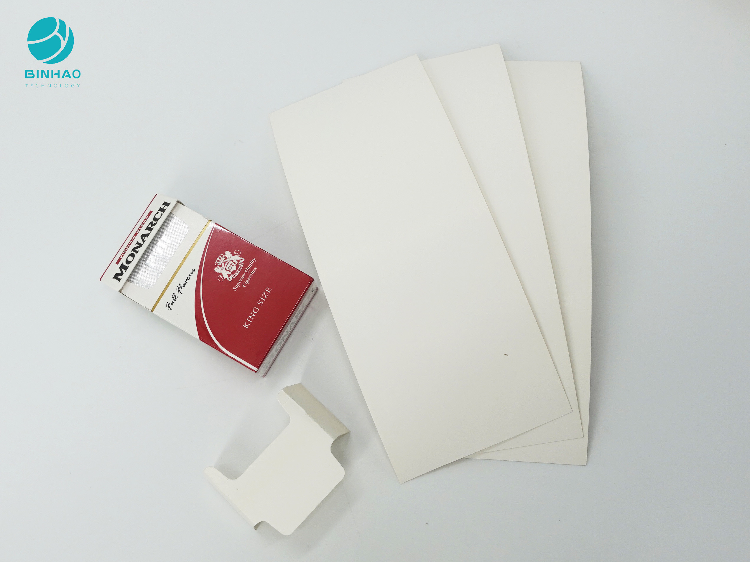Warna dilapisi Ukuran disesuaikan Bingkai Bagian Dalam Karton Untuk Paket Rokok